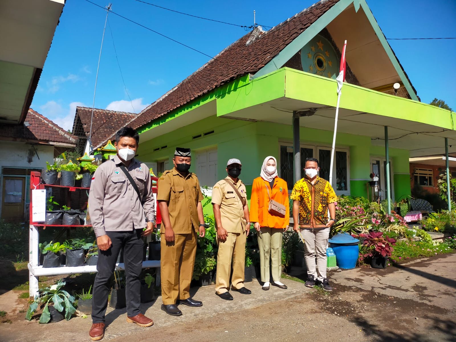Peringati Kemerdekaan Indonesia ke-76 PKK Desa Talok Gandeng STIKes Kepanjen Adakan lomba TOGA dan Lingkungan Sehat (2)